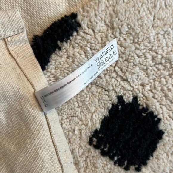 Urban Outfitters Yin Yang Tufted Tapestry - Picture 4 of 5